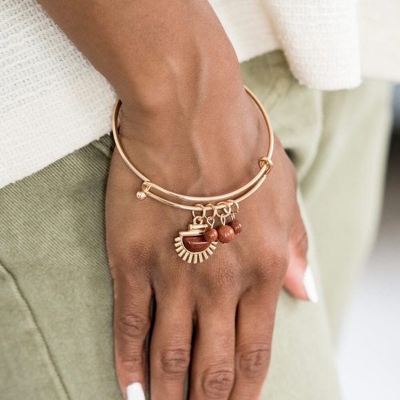 ❤️‍🔥5/$25❤️‍🔥 Mind, Body, and Sol Gold Bracelet - Picture 1 of 2